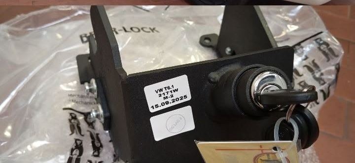 Il blocco Bear-Lock dedicato al Volkswagen T6.1, con etichetta del modello e chiavi