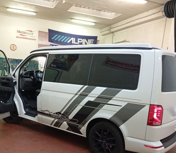 Un Volkswagen T6.1 California in officina per il montaggio del Bear-Lock