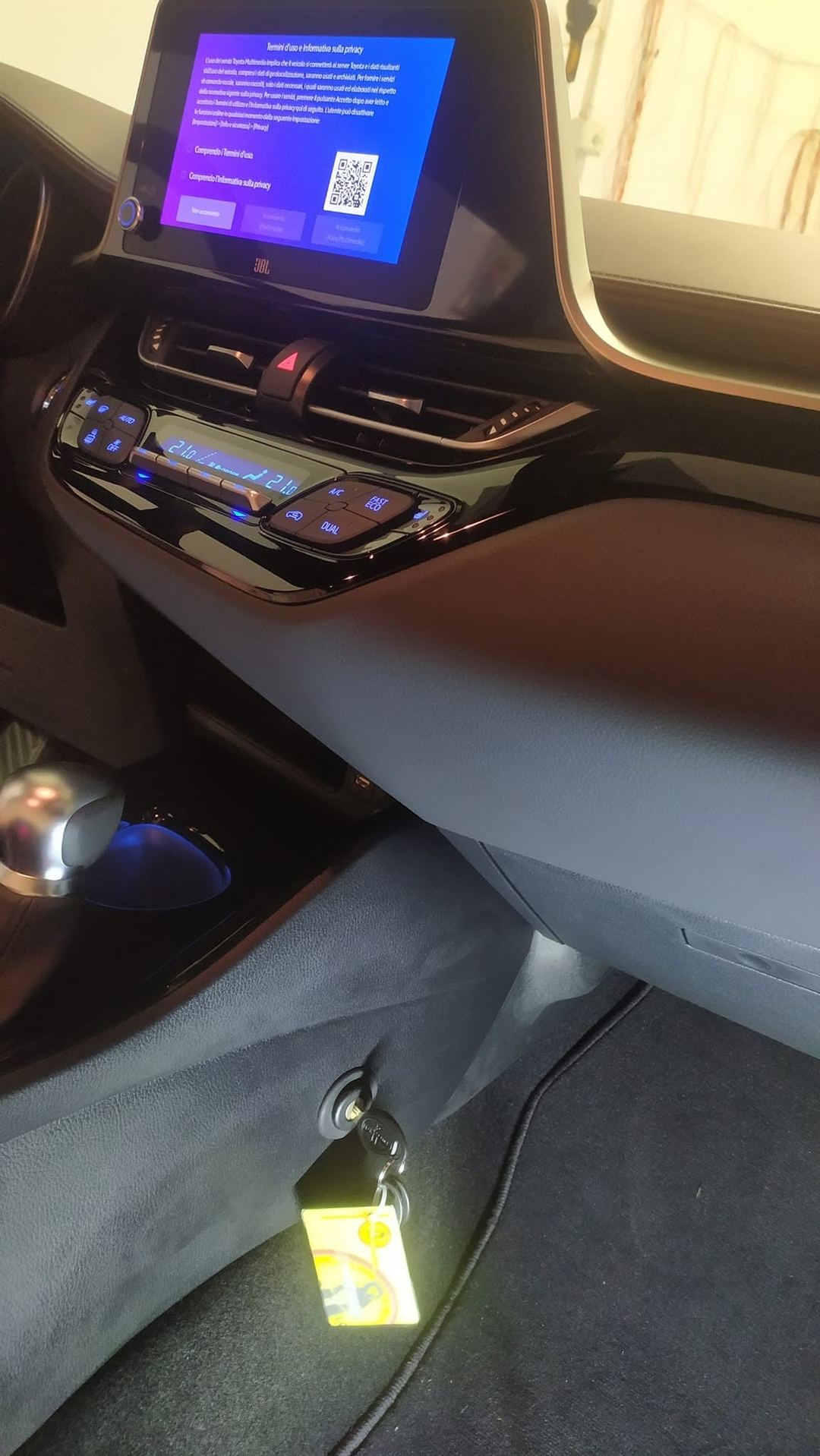 La plancia di un SUV con l’impianto in funzione dopo l’installazione